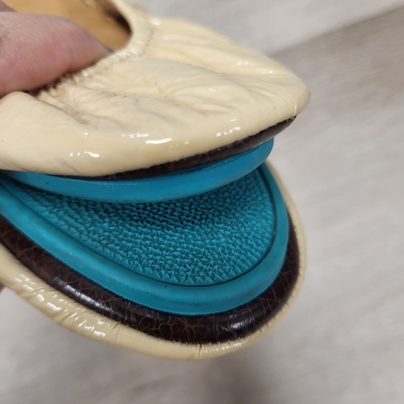 Tieks Patent Biscotti sz 7 cream Ballet Flat - Picture 6 of 8